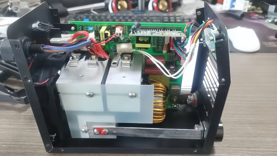 Мини IGBT DC MMA сварщик с 3,7KVA Входной мощностью 60V AC220V 120A портативный и компактный